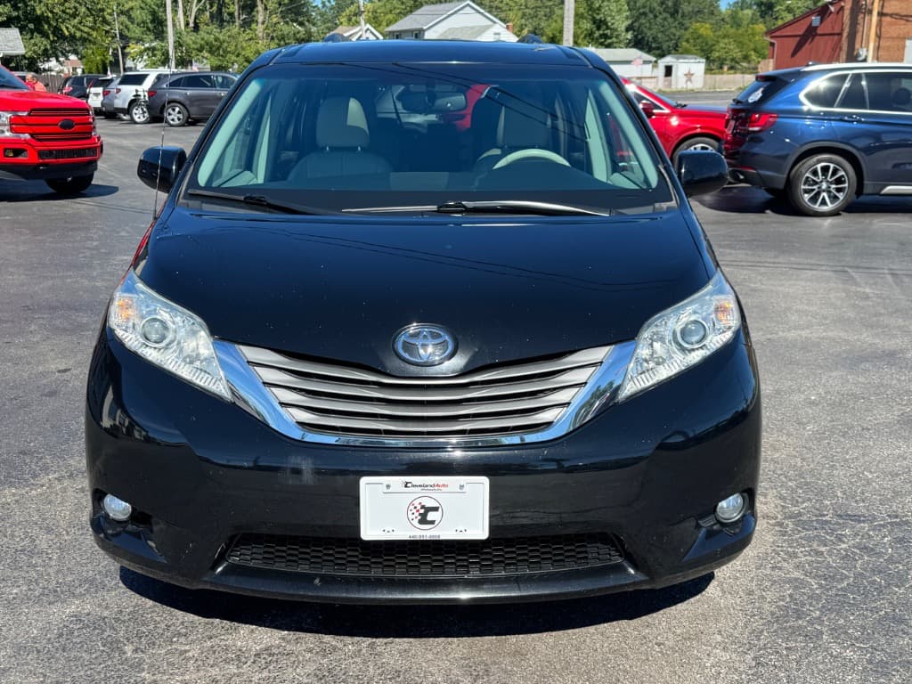 2012 Toyota Sienna XLE 7-Passenger Auto Access Seat - Image 3